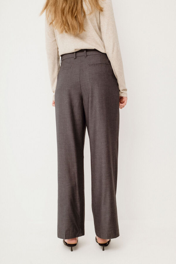 Vila Cal&ccedil;as formais Cinzento