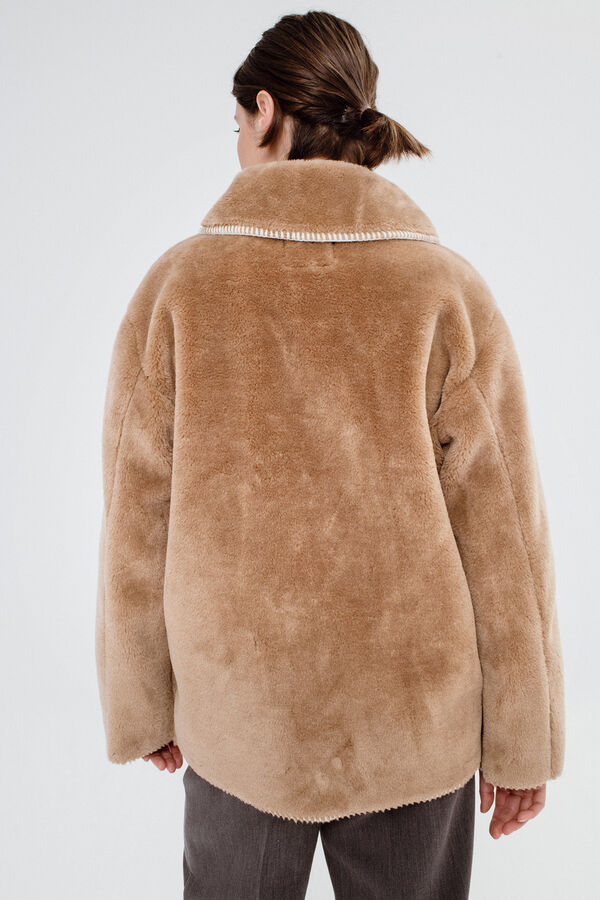 Object Abrigo pelo corto Marr&oacute;n