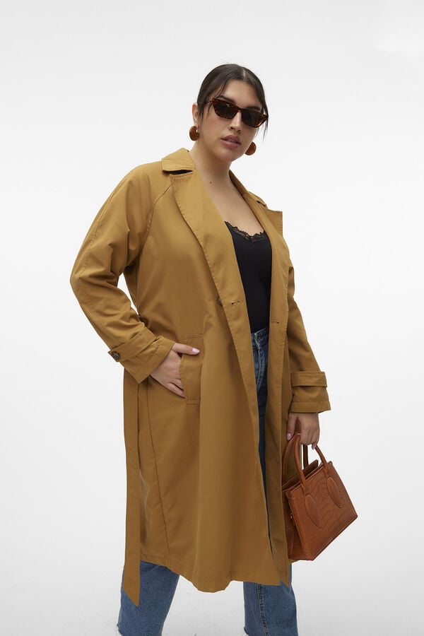 Vero Moda Curve Gabardina larga talla grande Marr&oacute;n