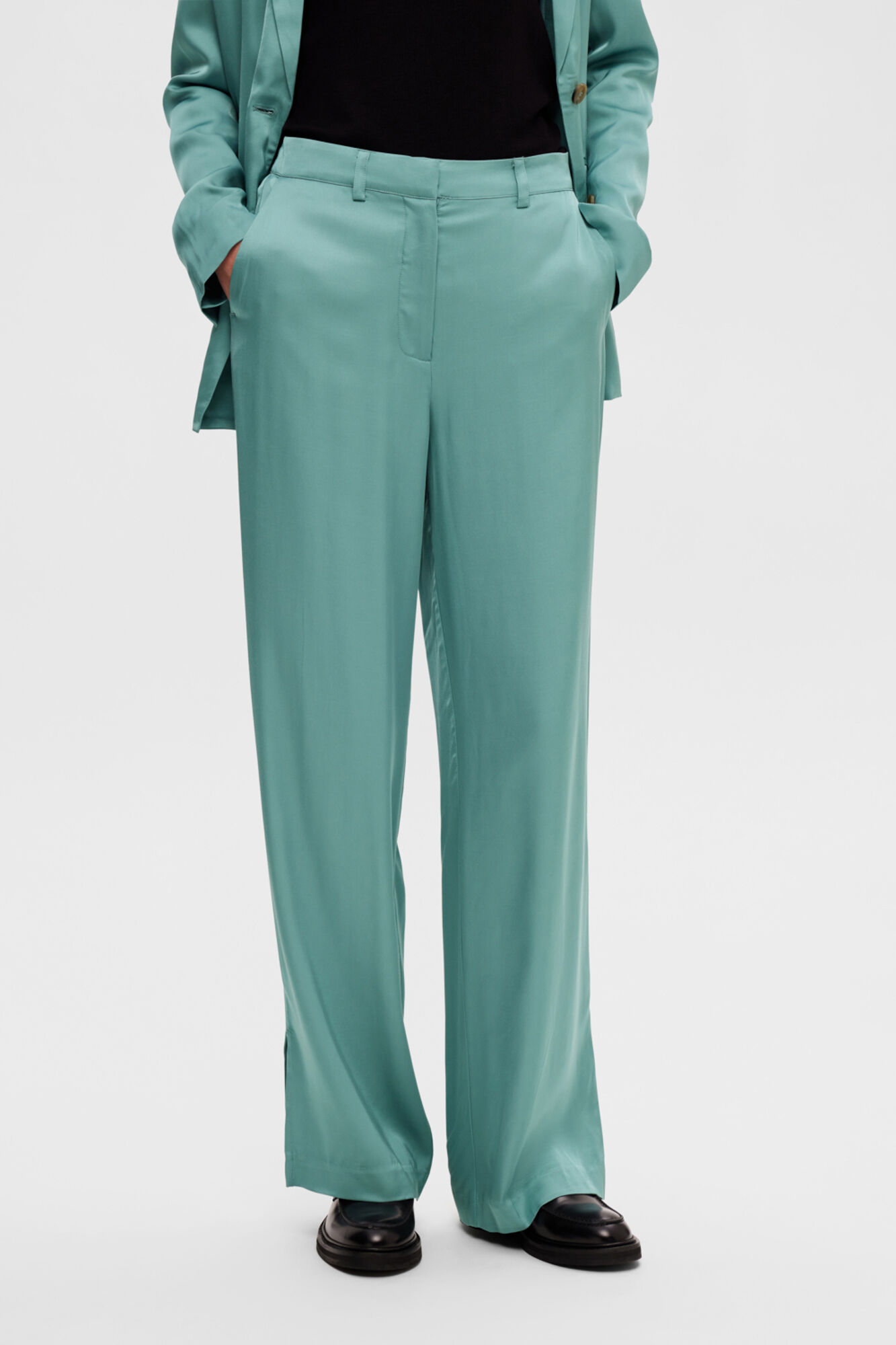 Selected Femme Pantal&oacute;n de vestir satinado Wide Leg confeccionado con Lenzing ECOVERO