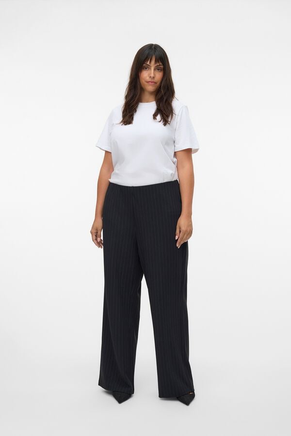 Vero Moda Curve Pantal&oacute;n fluido de rayas Gris oscuro