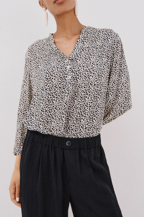 Cortefiel Blusa canes&uacute; delantro Estampado blanco