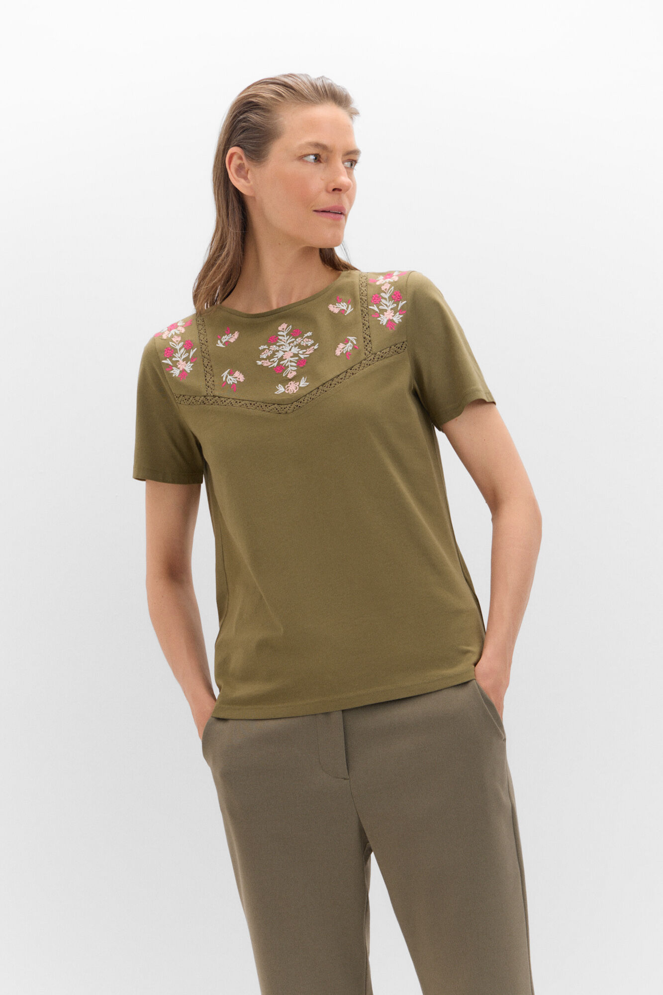 Cortefiel T-shirt com bordado e bainhas