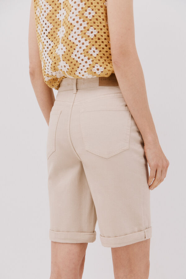 Cortefiel Bermuda vaquera b&aacute;sica color Arena