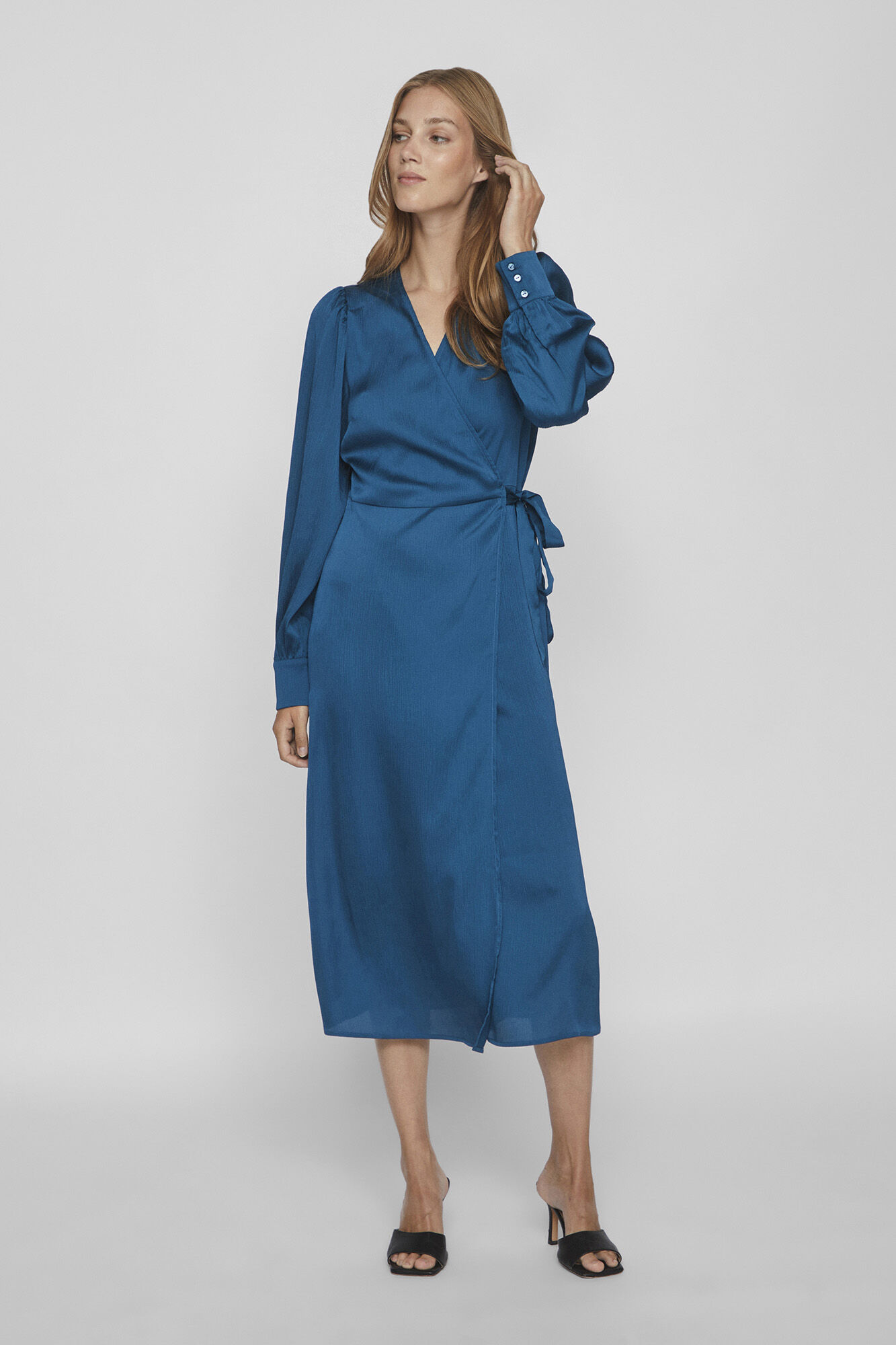 Vila Vestido midi satinado