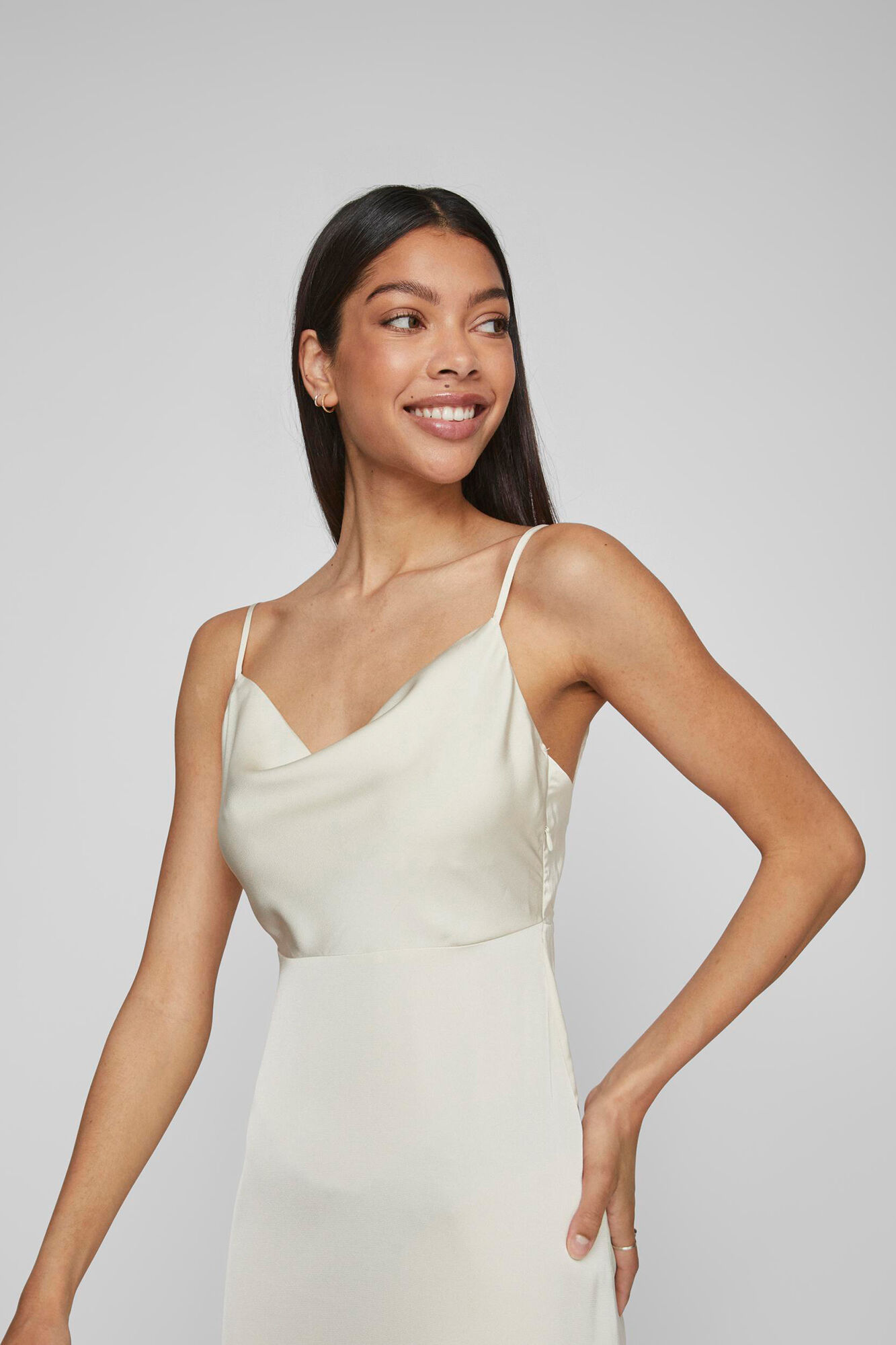 Vila Vestido largo satinado escote drapeado