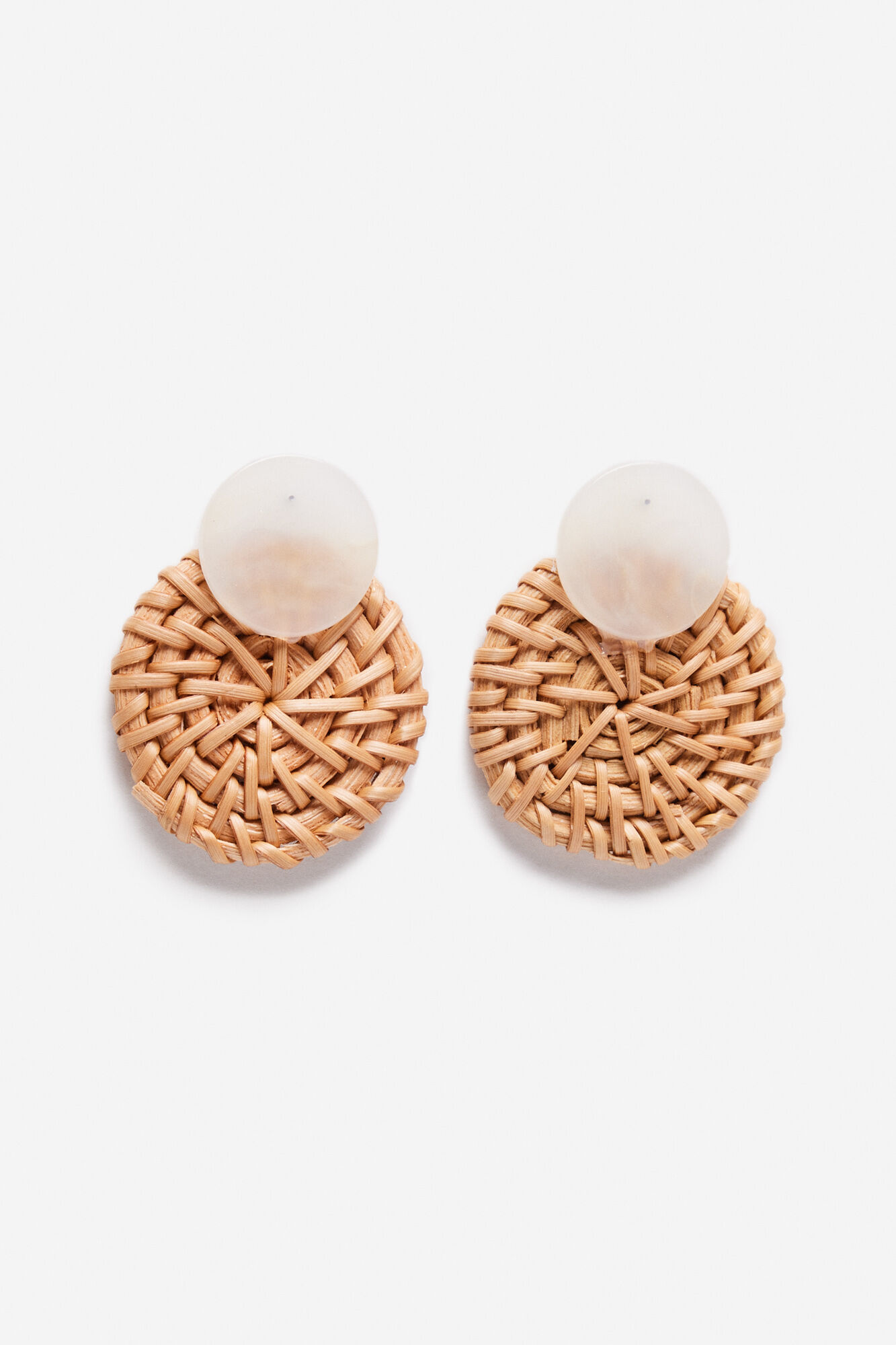 Cortefiel Pendientes medall&oacute;n frontal rafia