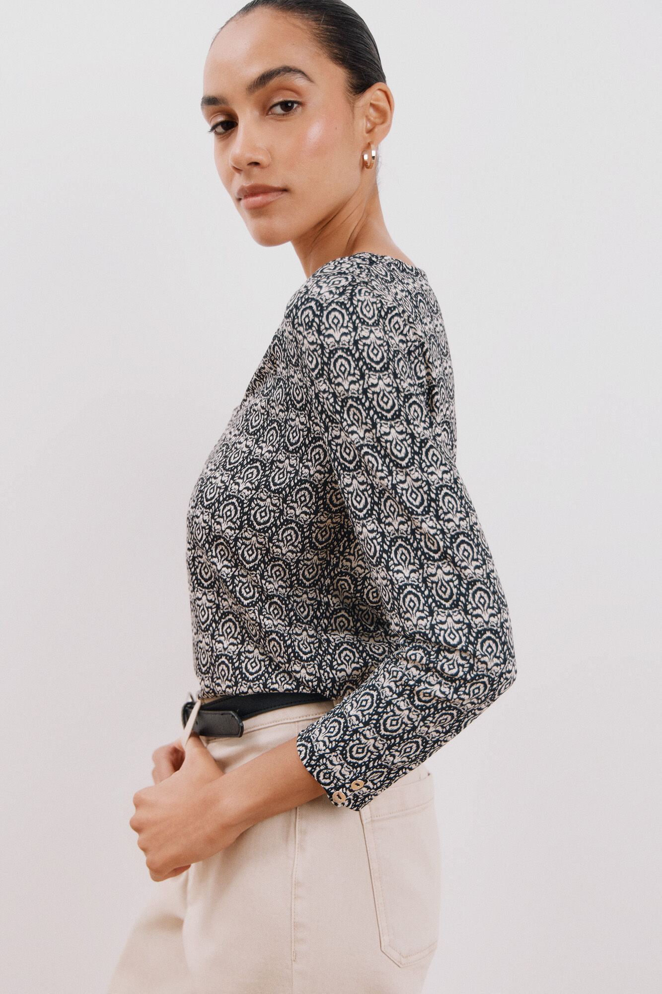 Cortefiel Camiseta fluida escote pico