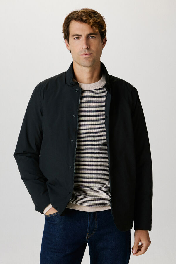 Selected Chaqueta técnica resistente al agua y al viento confeccionada con materiales reciclados. Negro