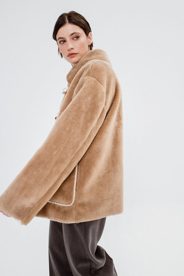 Object Abrigo pelo corto Marr&oacute;n