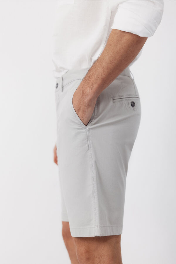Cortefiel Bermuda chino ligero Gris