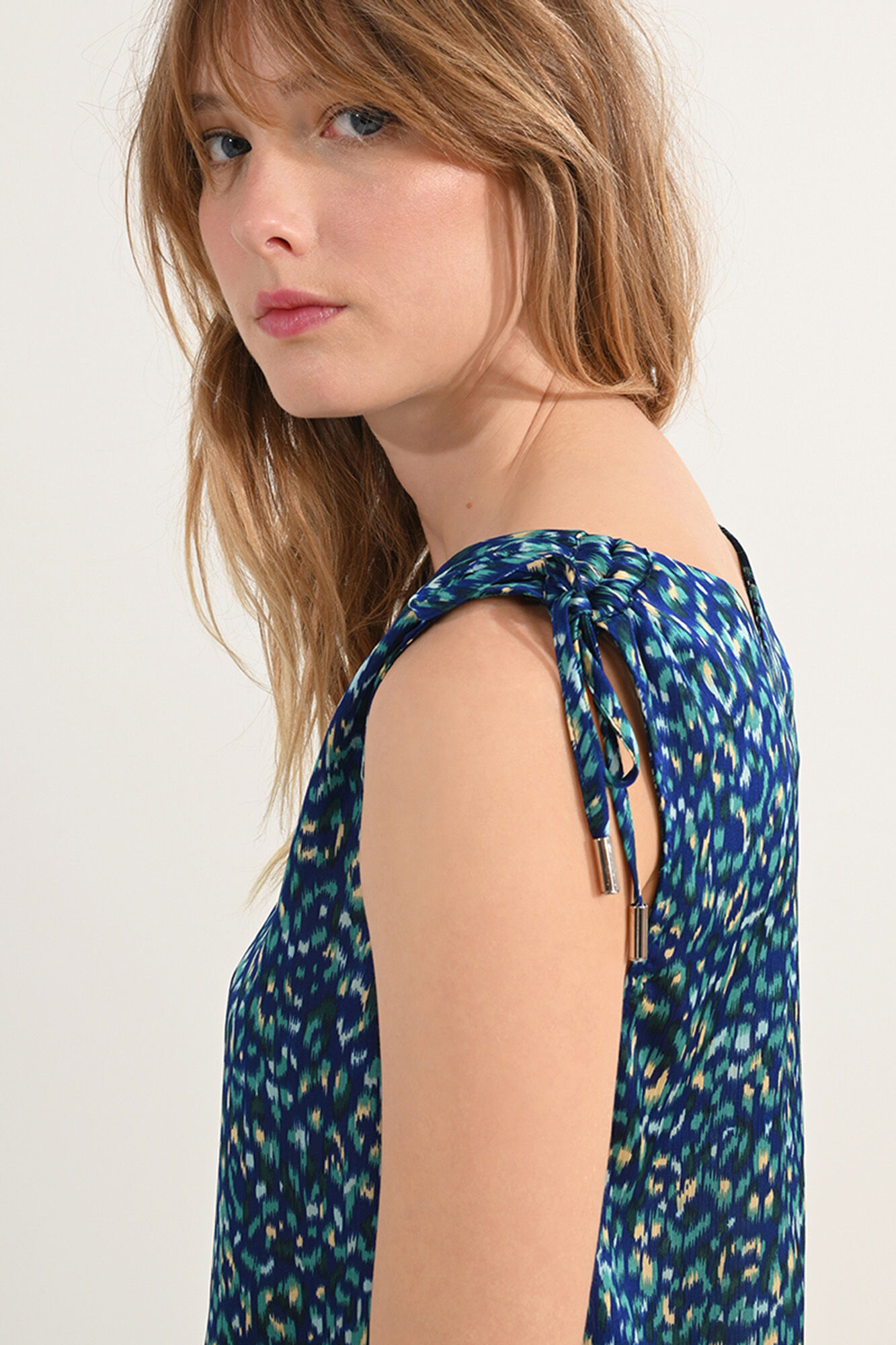 Molly Bracken Top de mujer sin manga con lazada y estampado