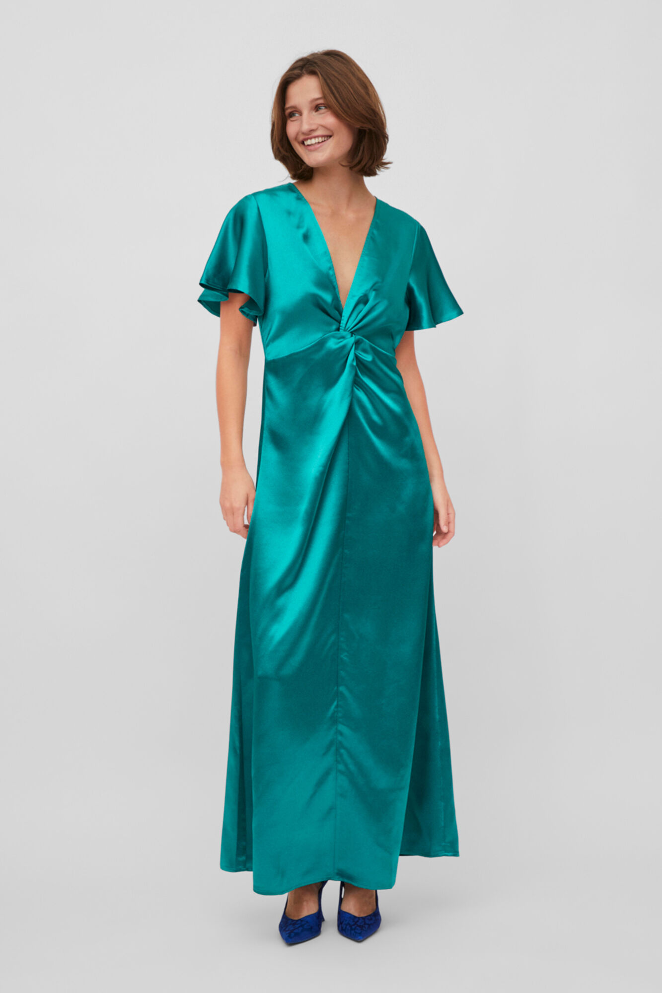 Vila Vestido satinado de manga corta