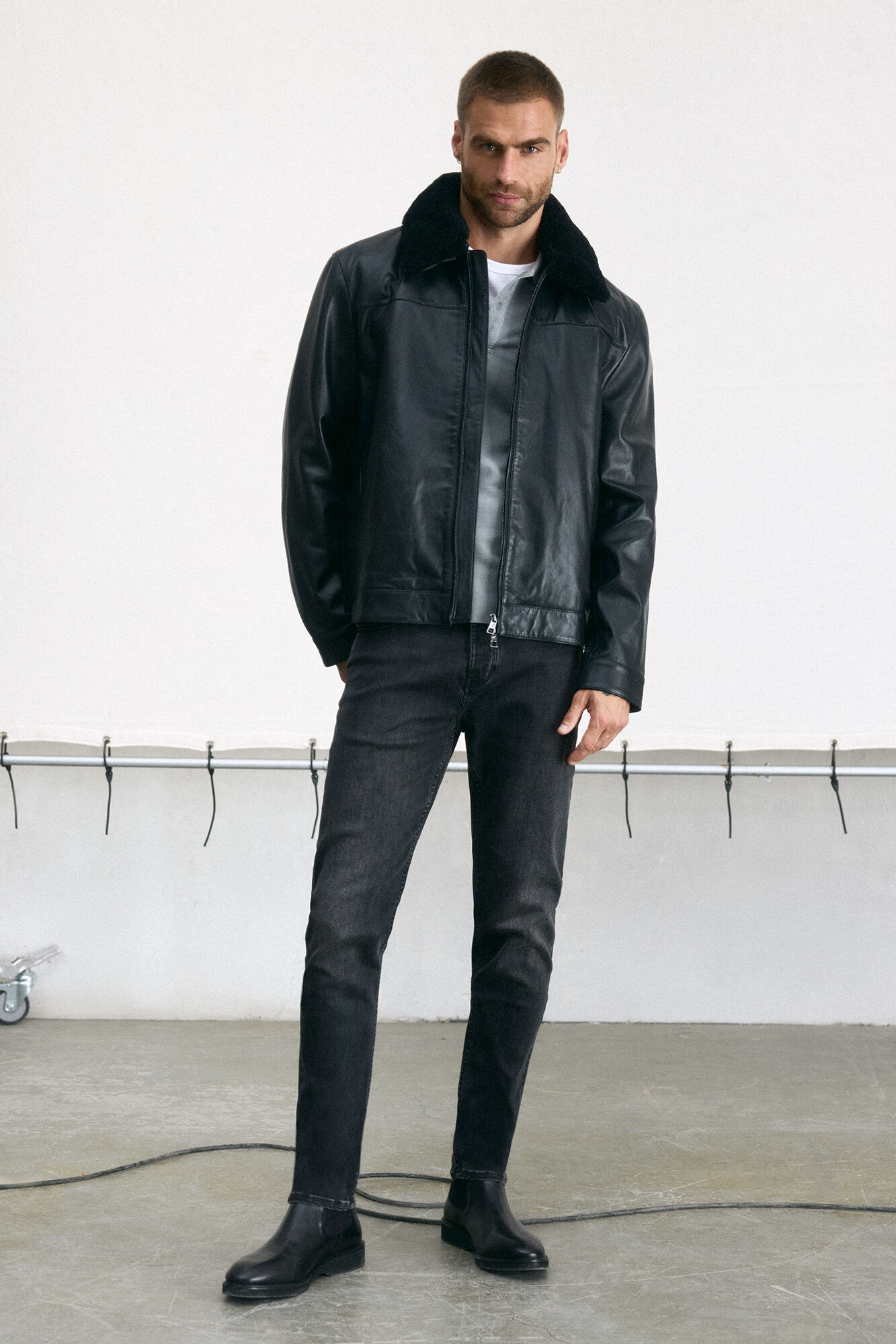 OOTO Jeans slim lavagem m&eacute;dia cinzento