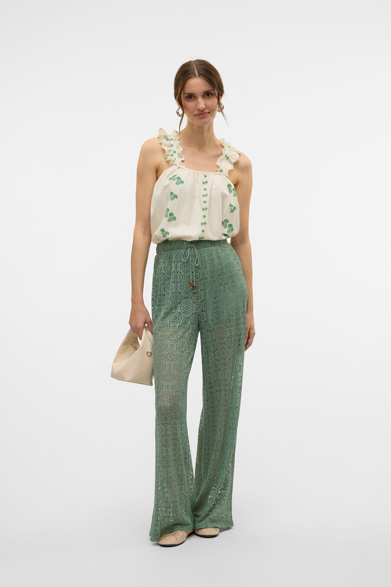 Vero Moda Pantal&oacute;n largo fluido con calados