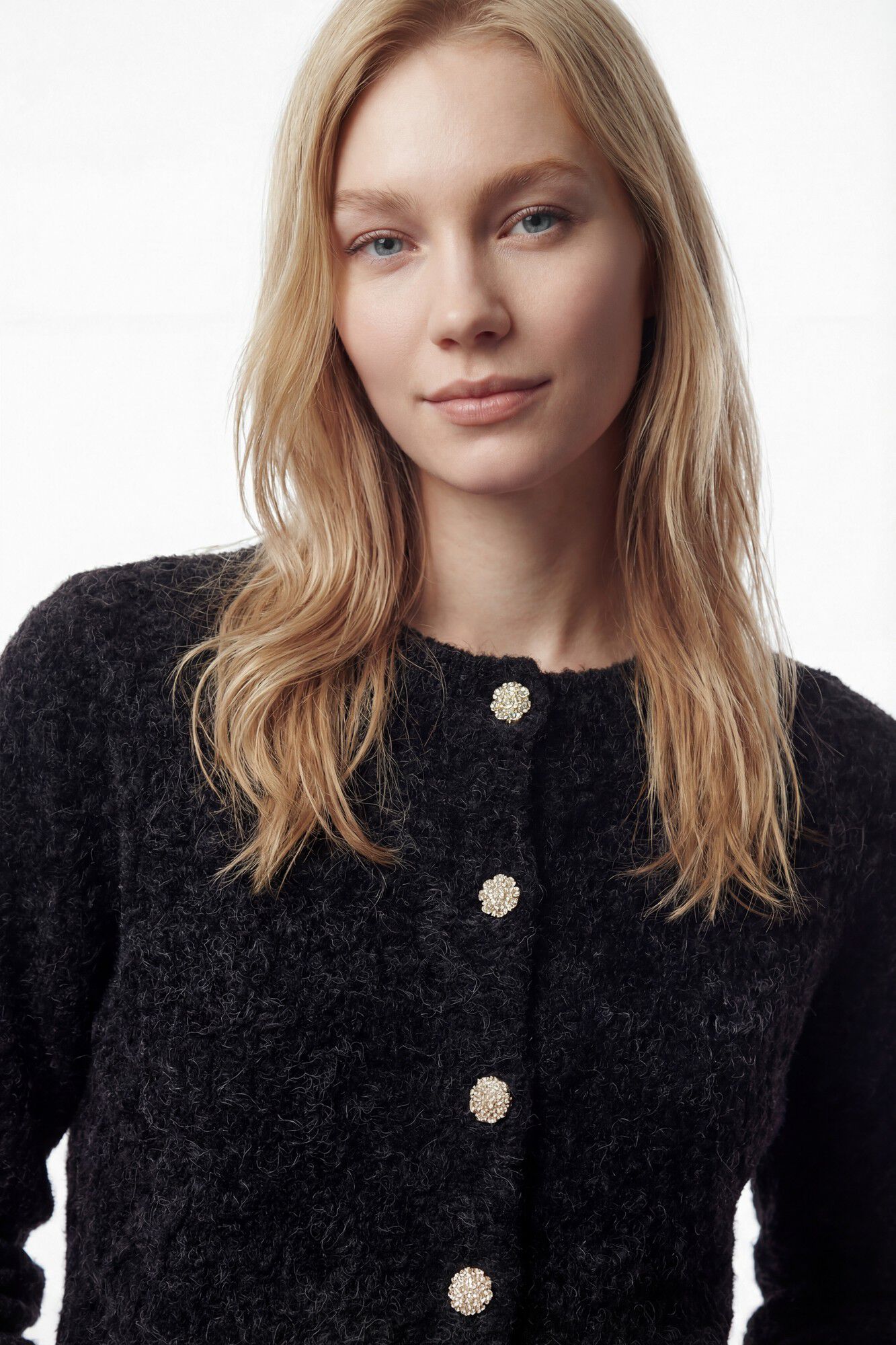 Vila Casaco de malha de l&atilde; e alpaca com bot&otilde;es de joia