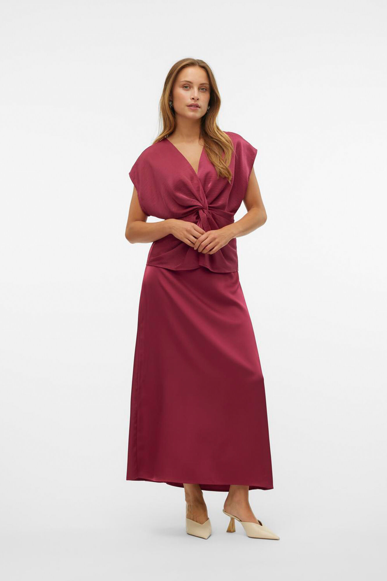 Vero Moda Falda midi de tejido satinado