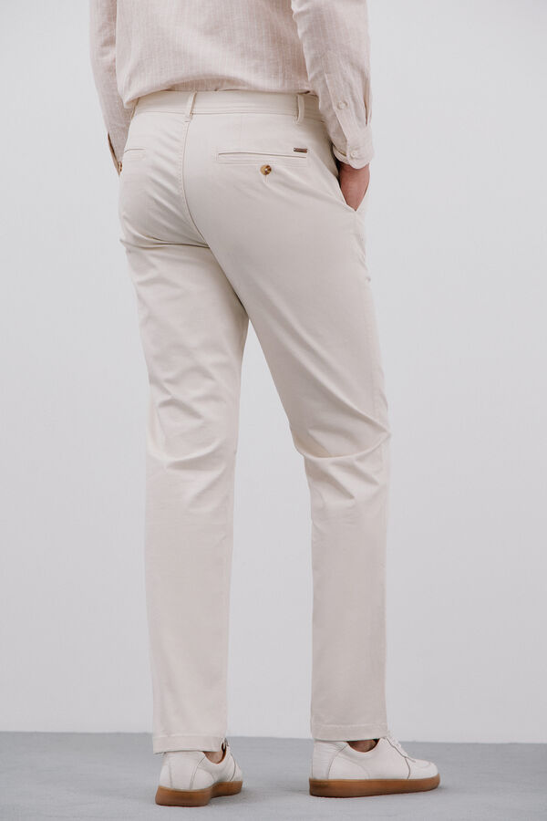 Cortefiel Cal&ccedil;as cal&ccedil;as chino de corte regular Ecru