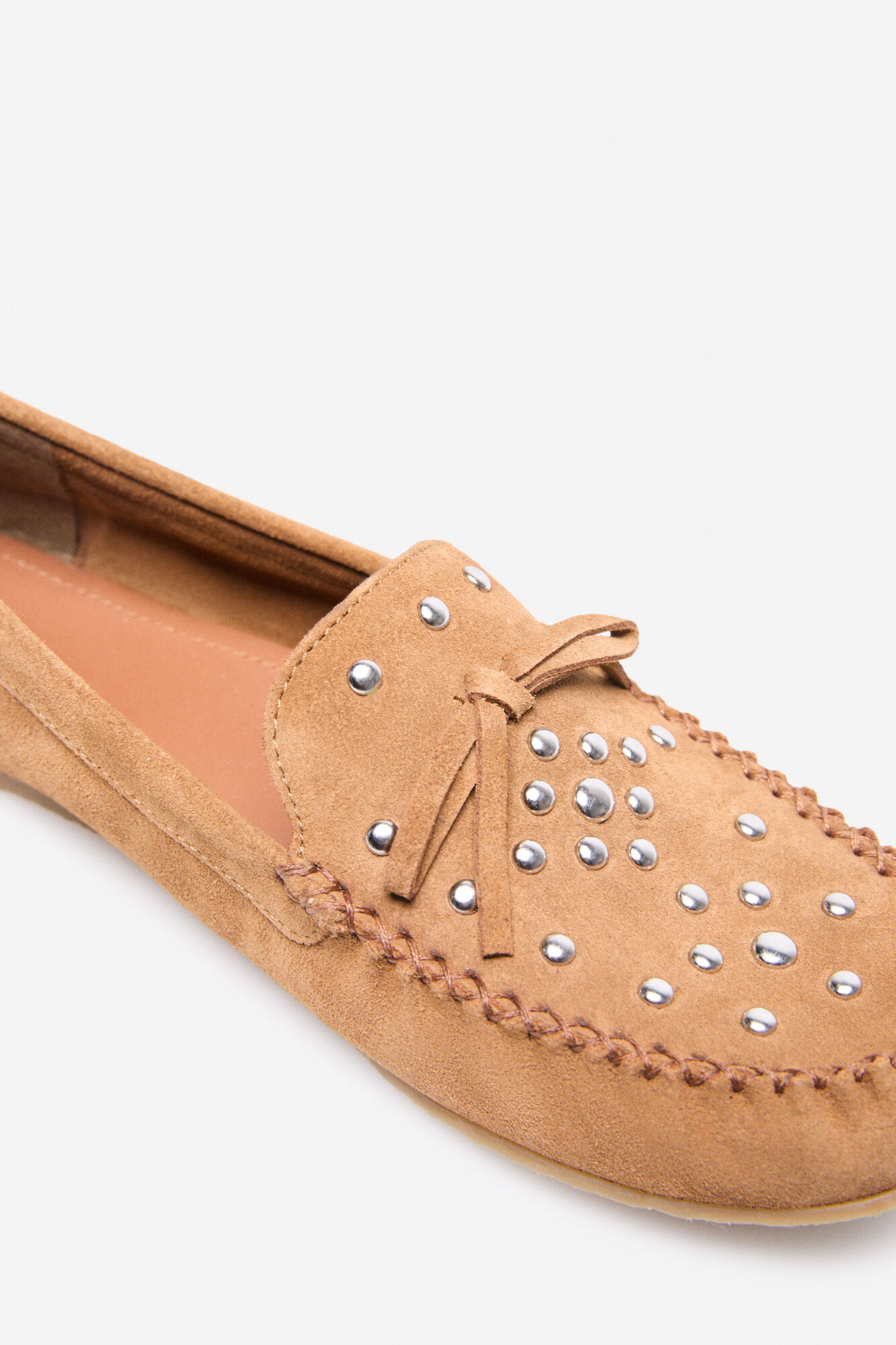 Cortefiel Mocassim com tachas