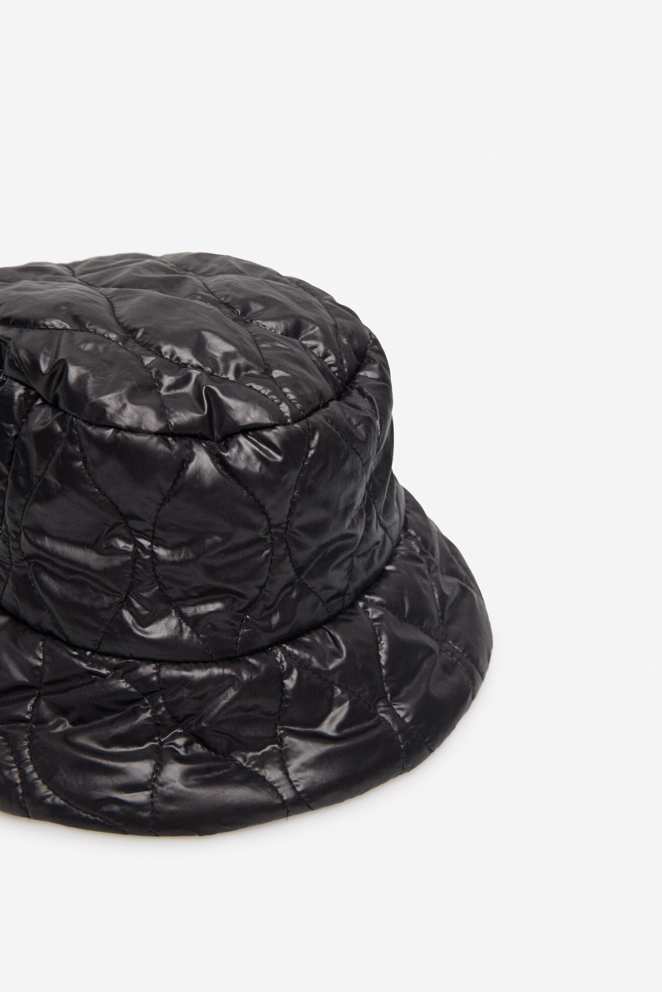 Cortefiel Chap&eacute;u bucket acolchoado