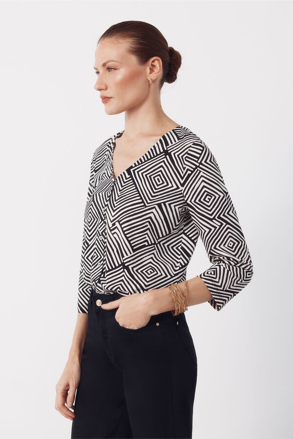 Cortefiel Blusa com decote em v e bot&otilde;es. Impress&atilde;o