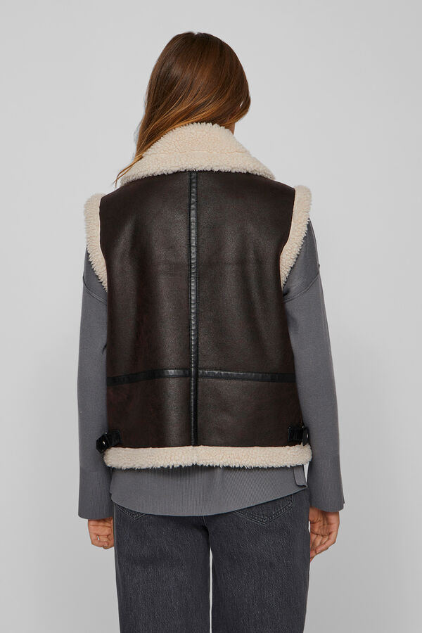 Vila Chaleco polipiel con borrego Marr&oacute;n oscuro