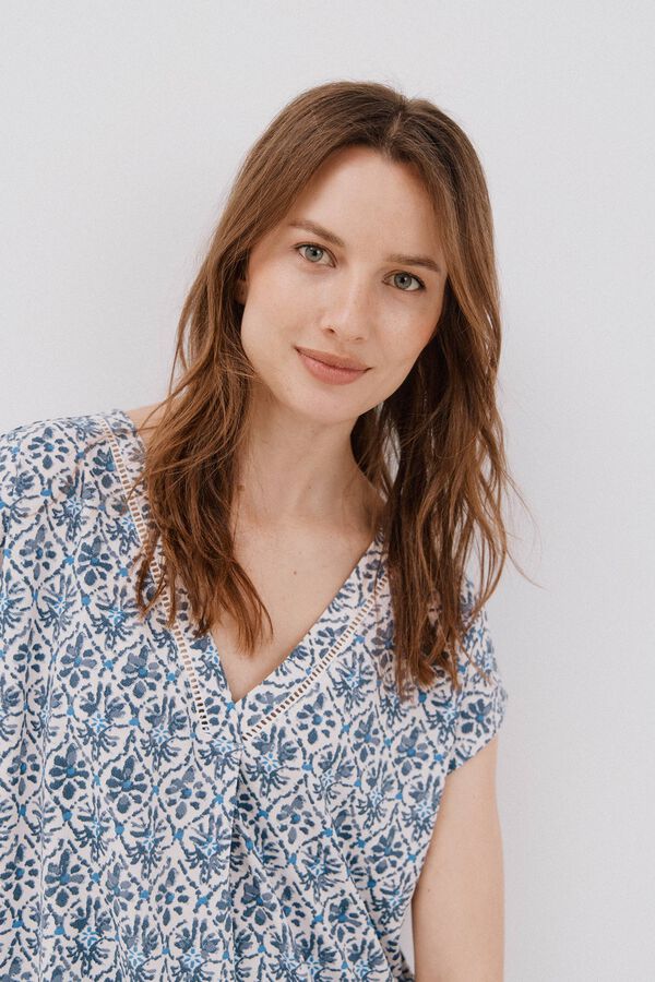 Cortefiel Camiseta bico com detalhe de renda Azul