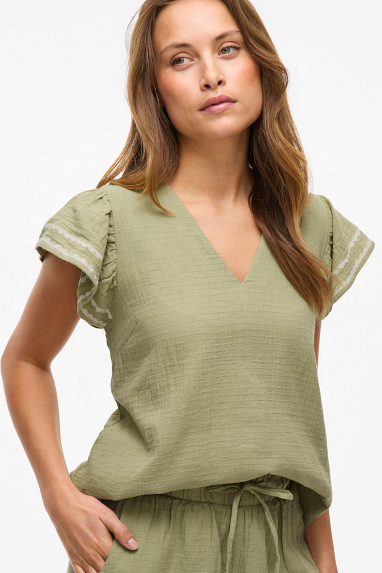 Vila Blusa con bordados &eacute;tnicos