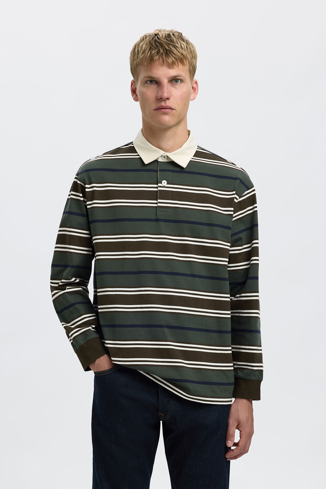 Selected Polo estilo rugby feita de 100% algod&atilde;o org&acirc;nico.