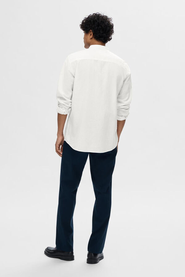 Selected Camisa de manga larga y cuello mao confeccionada con lino y algod&oacute;n org&aacute;nico. Blanco