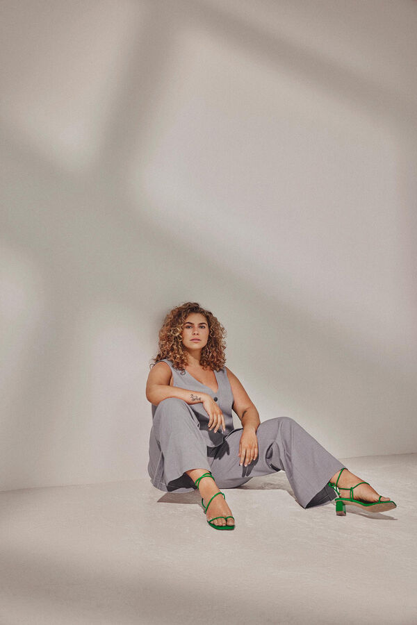 Evoked by Vila Pantal&oacute;n de traje tiro alto Gris