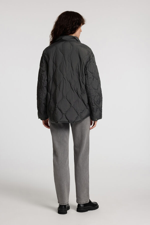 Selected Femme Casaco curto acolchoado de gola alta confeccionado com materiais reciclados. Preto