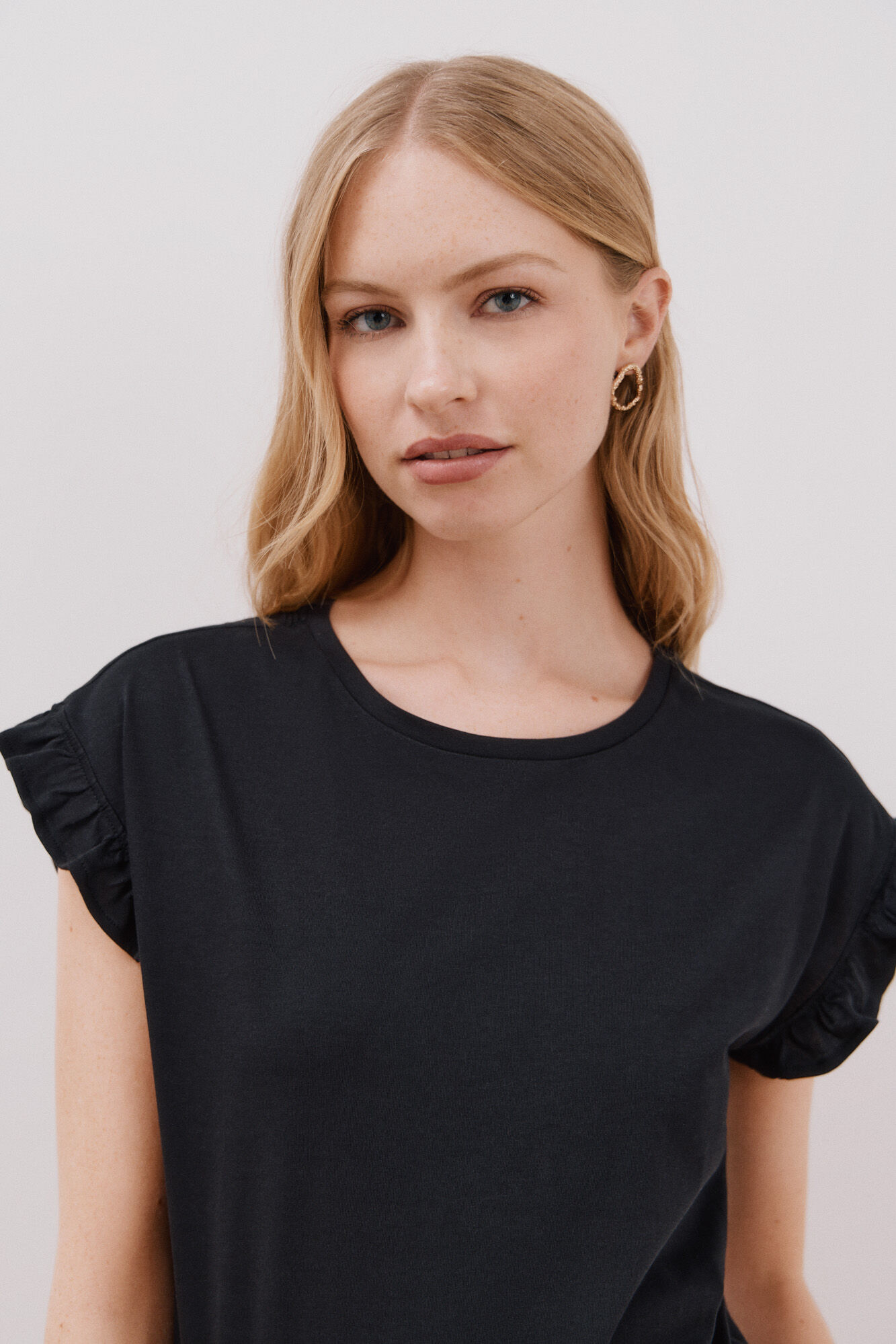 Cortefiel Camiseta b&aacute;sica volante