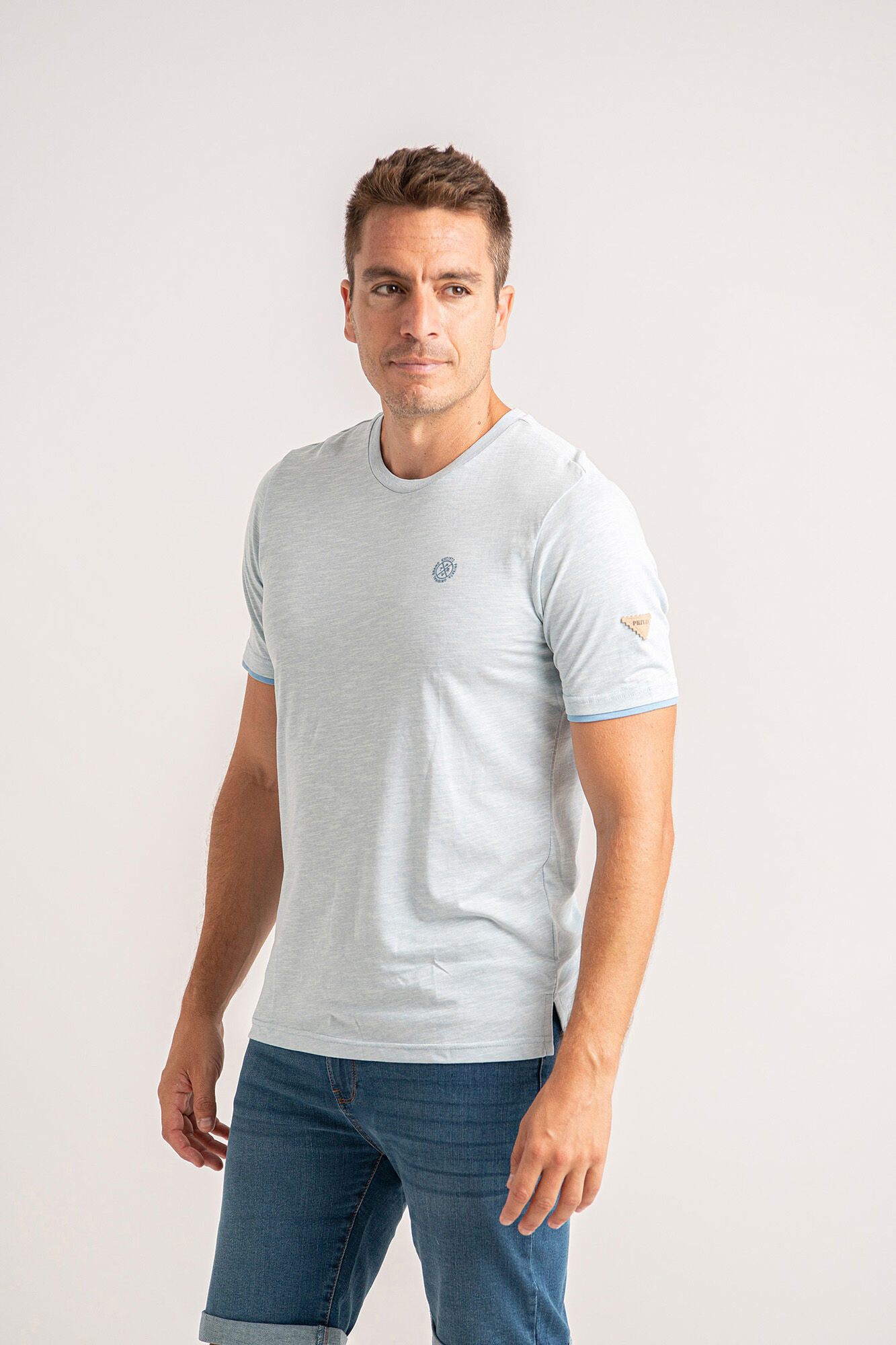 Privata T-shirt b&aacute;sica manga curta