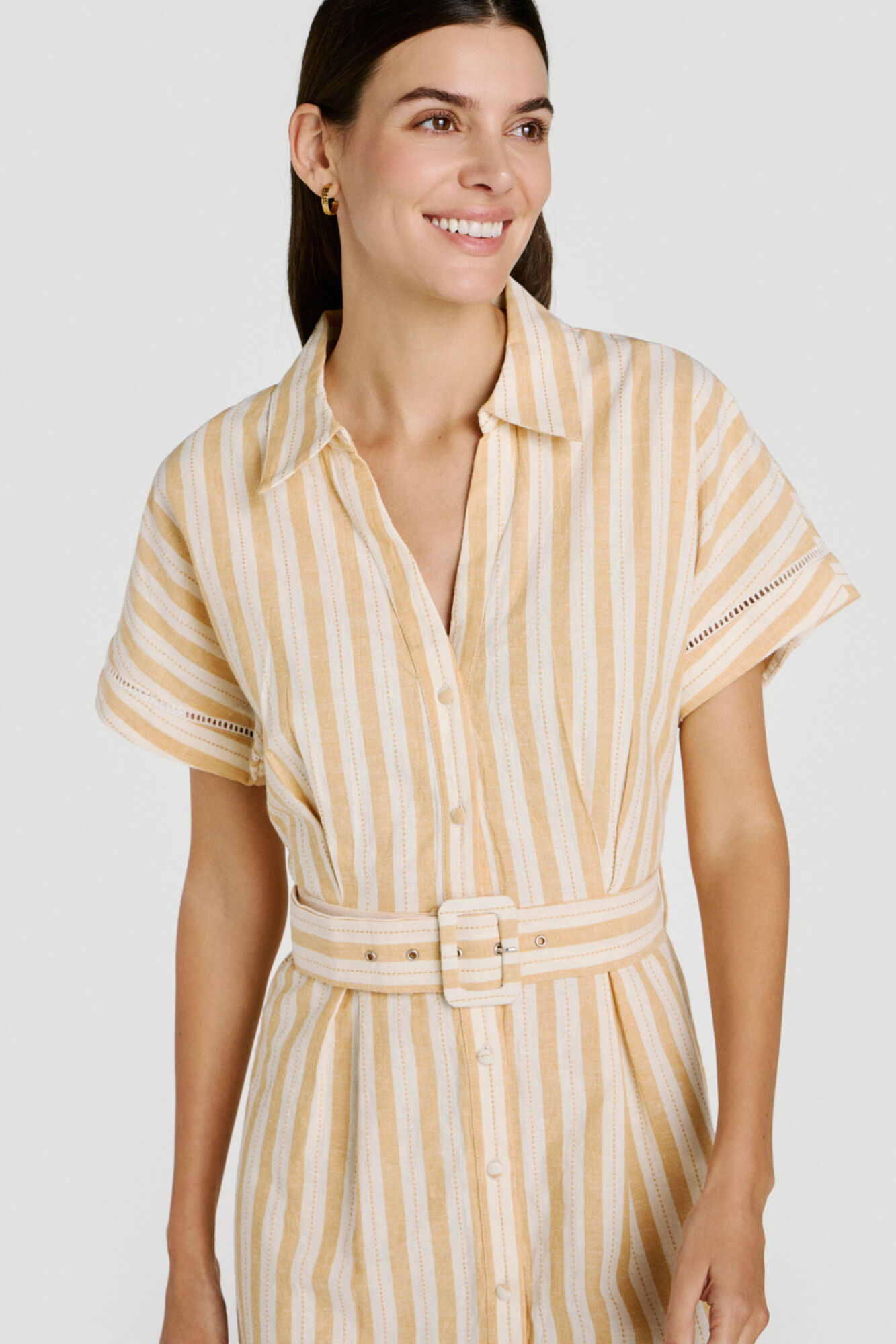 Vila Vestido curto camiseiro em algod&atilde;o e linho