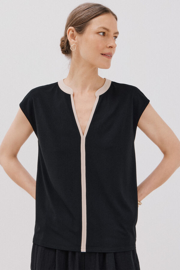 Cortefiel Camiseta b&aacute;sica sem gola mao Preto