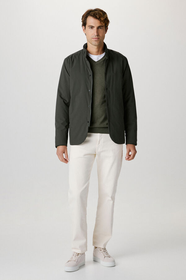 Selected Chaqueta técnica resistente al agua y al viento confeccionada con materiales reciclados. Gris oscuro