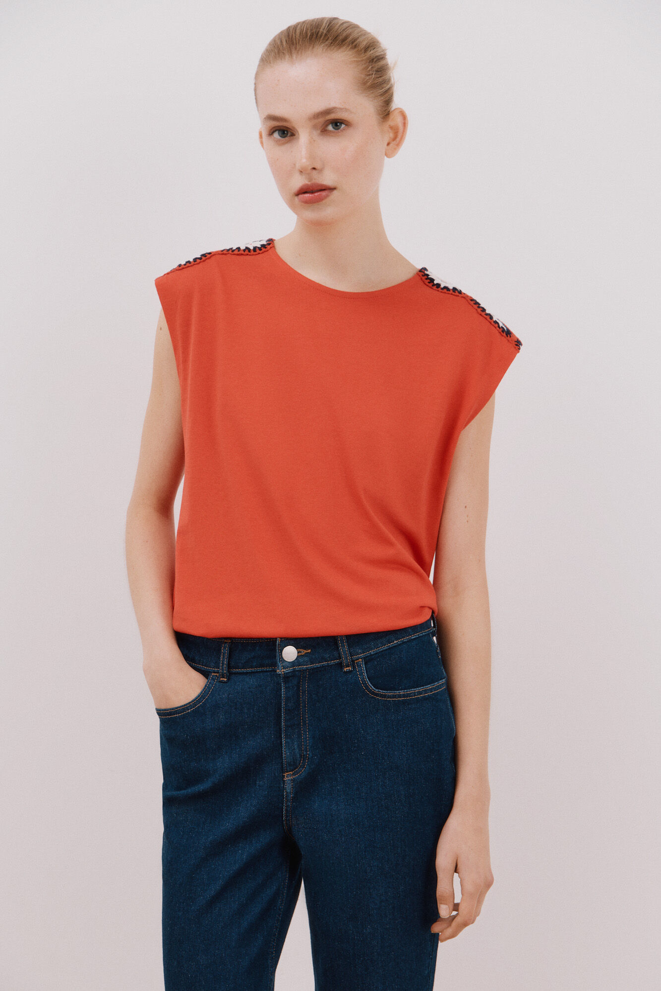 Cortefiel Camiseta detalle crochet