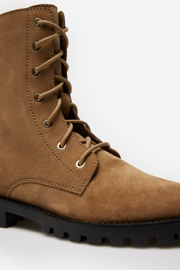 Cortefiel Botins com atacadores Tostado