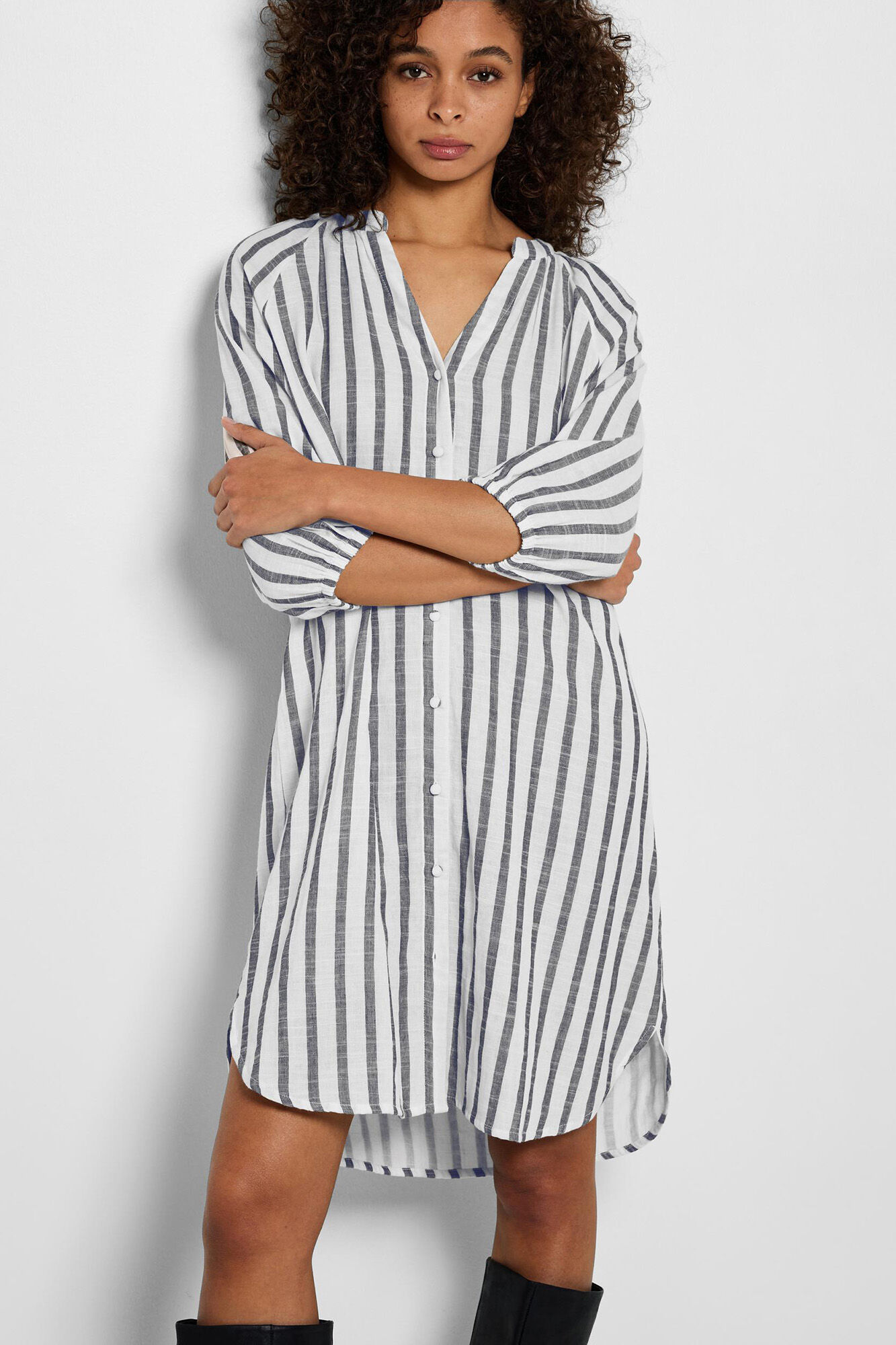 Selected Femme Vestido camiseiro Regular Fit confecionado 100% com algod&atilde;o org&acirc;nico