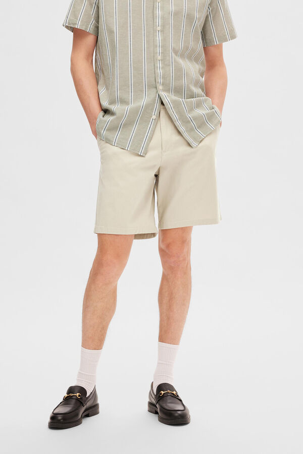Selected Calças chino curtas confecionadas com algodão orgânico.  Cinzento