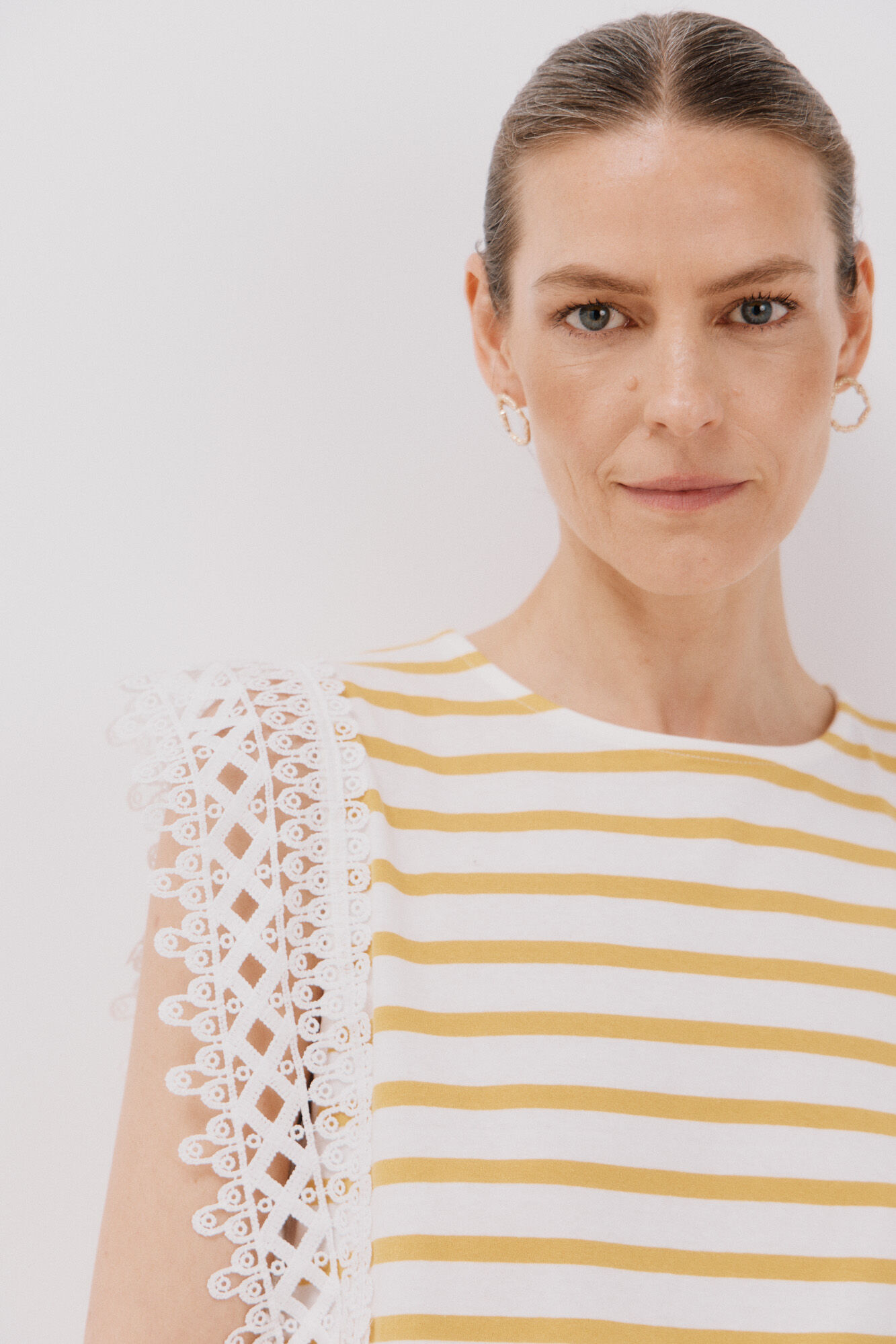 Cortefiel Camiseta manga guipura