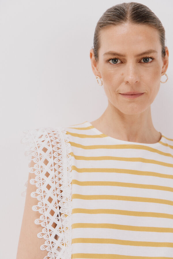 Cortefiel Camiseta manga guipur Estampado amarillo