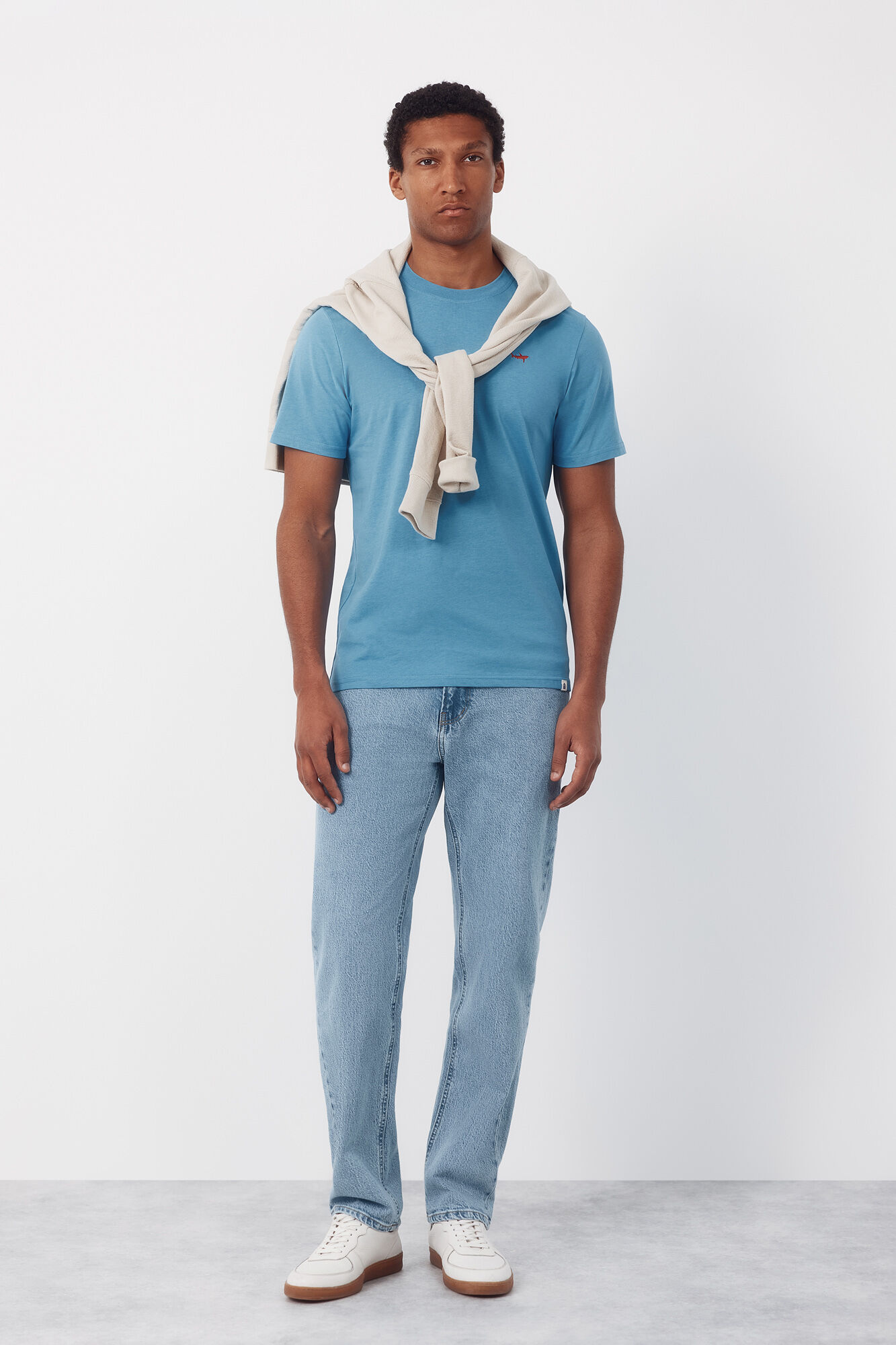 Cortefiel Camiseta bordado