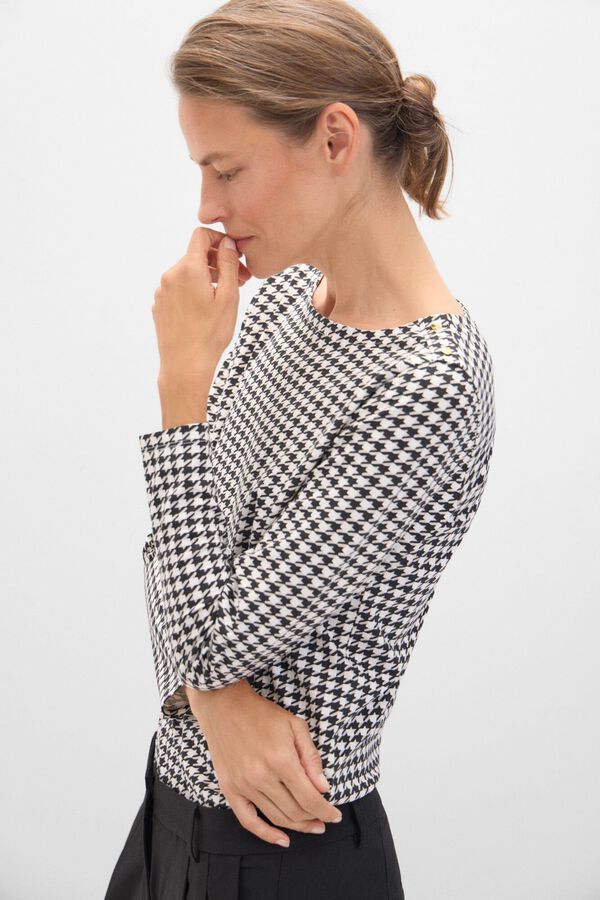 Cortefiel Camisola b&aacute;sica decote barco com bot&otilde;es dourados Impress&atilde;o