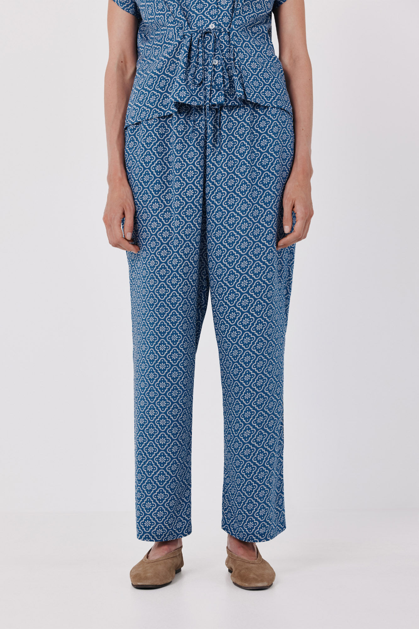 Cortefiel Cal&ccedil;a fluida estampada