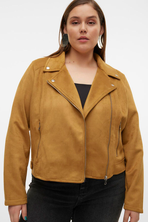 Vero Moda Curve Chaqueta efecto ante talla grande Marr&oacute;n