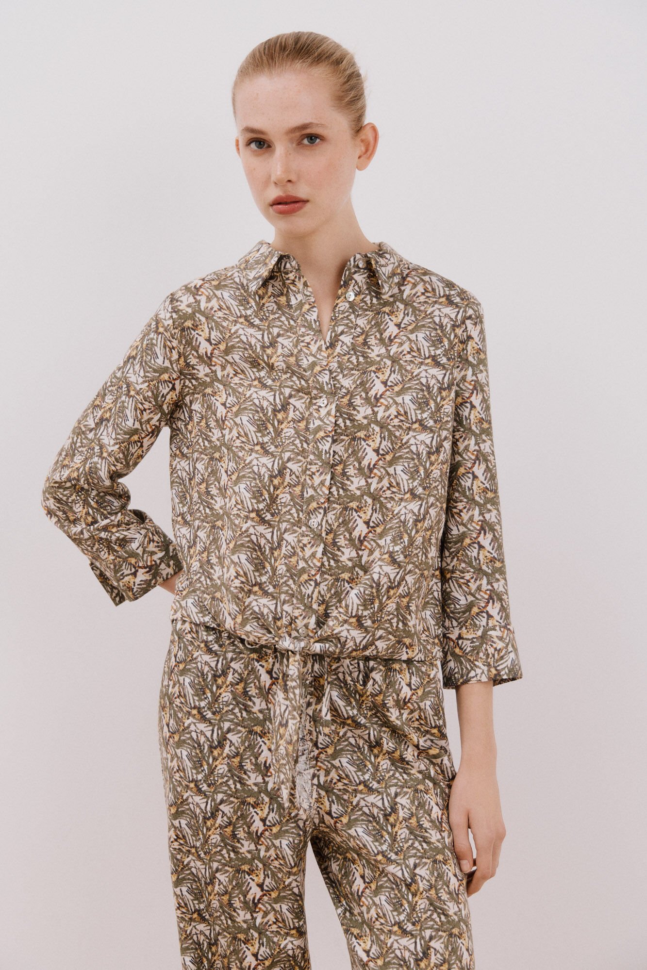 Cortefiel Camisa estampada con nudo