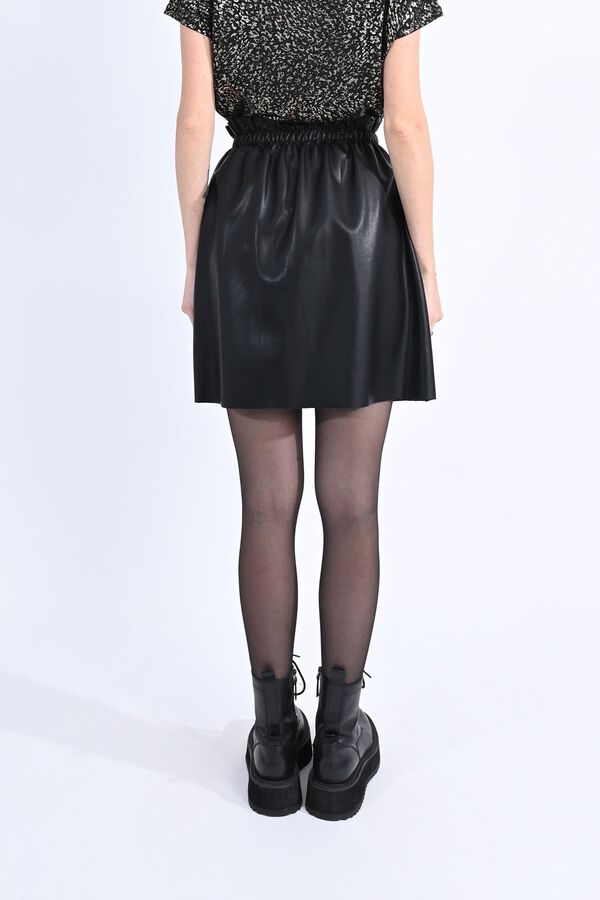 Molly Bracken Saia curta efeito couro detalhe bot&otilde;es Preto