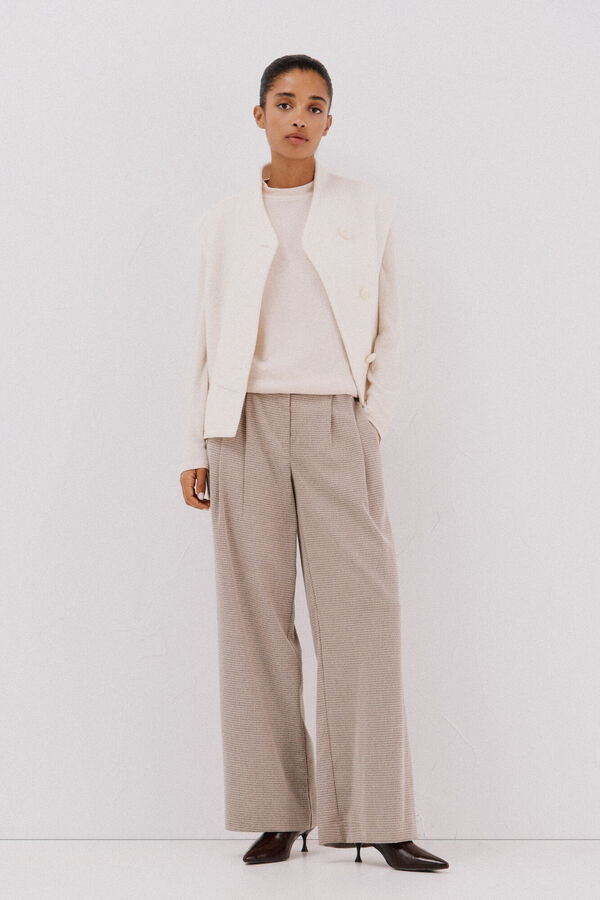 Cortefiel Camiseta b&aacute;sica cuello perkins Marfil